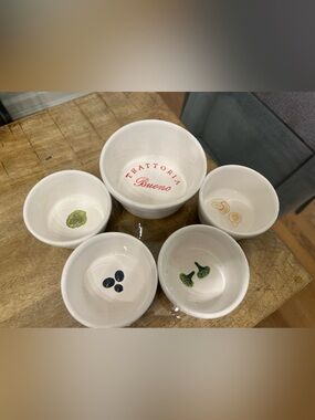 the Pottery Barn Pizza Buono Condiment Set